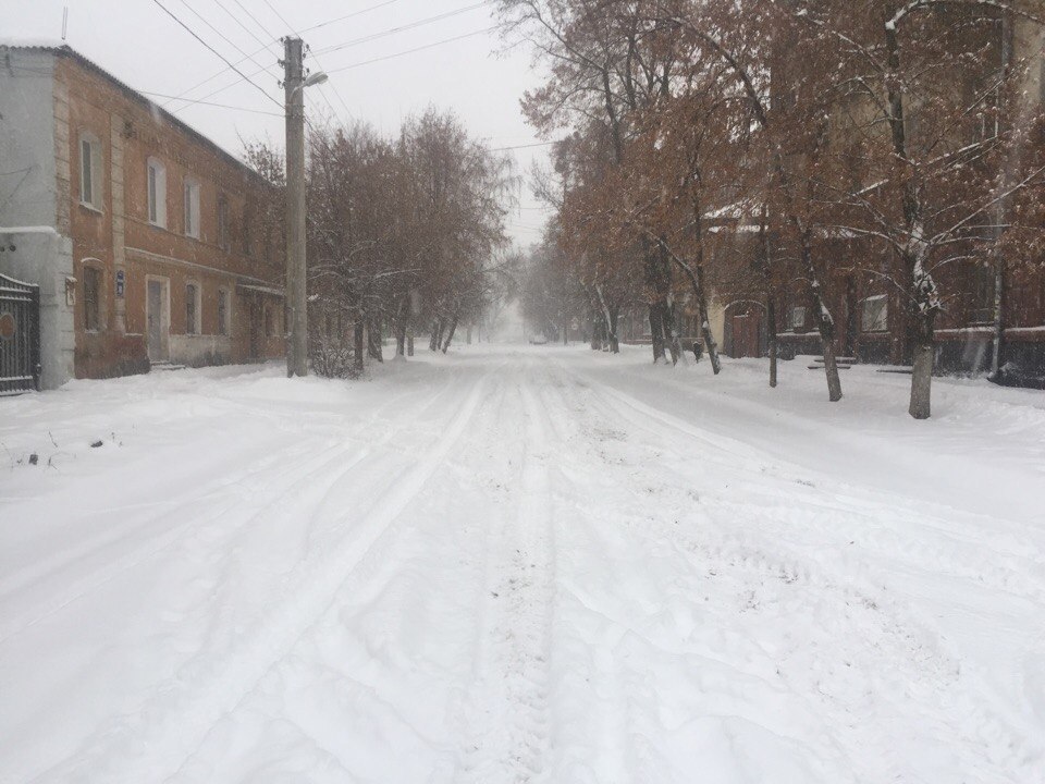 Харків засипало снігом: мешканці міста скаржаться на комунальників (ФОТО)  - фото 4