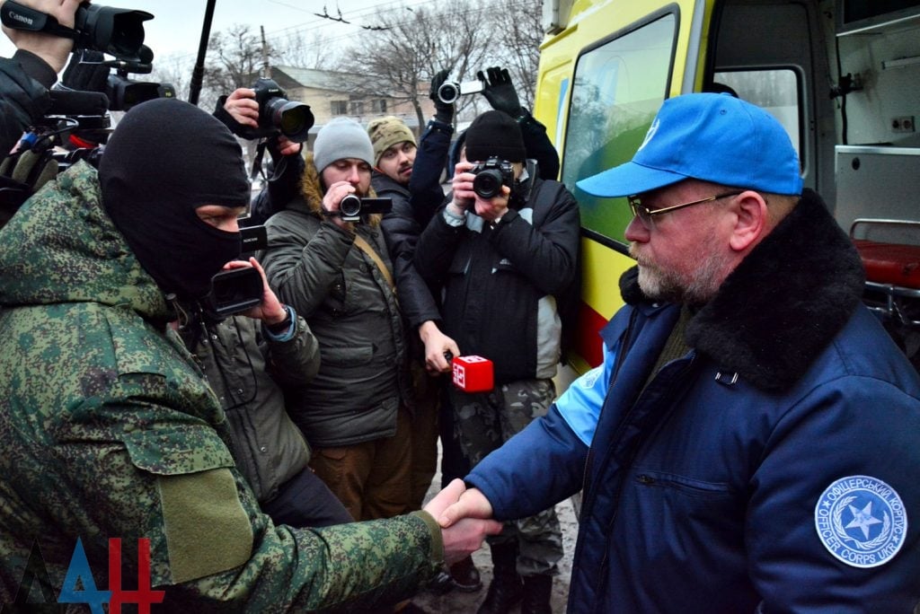 Бойовики "ДНР" передали Україні двох полонянок - фото 1