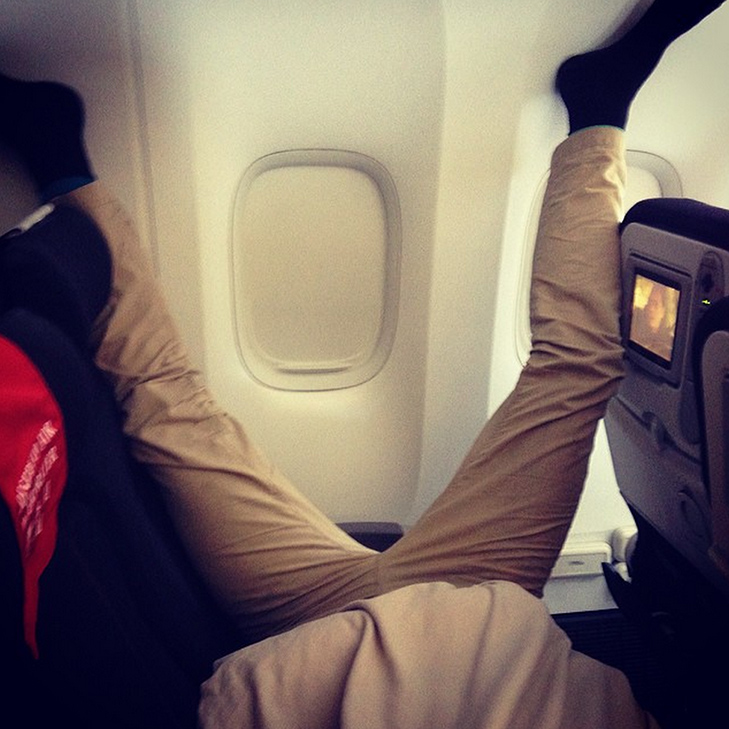 Культурний шок: 30 найогидніших пасажирів літаків (ФОТО 18+) - фото 11