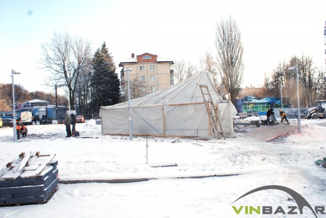 Теплові гармати й "буржуйка" дозволять побудувати фонтан на площі Костянтина Могилка - фото 1