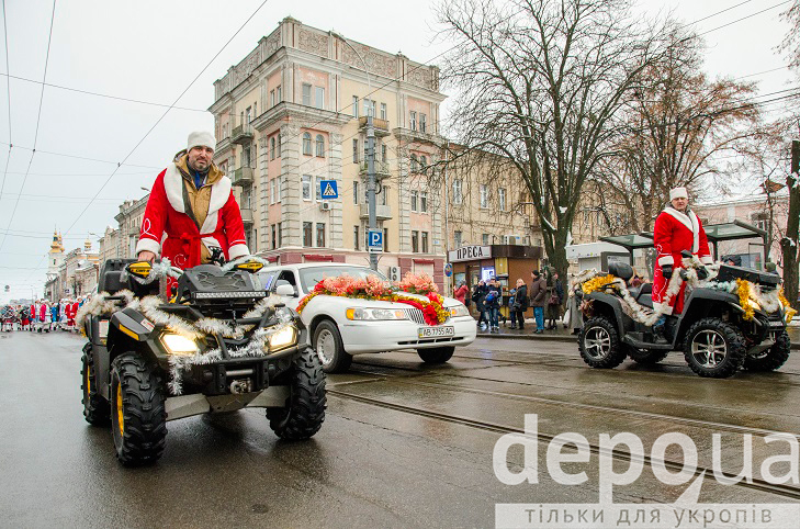 У Вінниці новорічним парадом дали старт новорічним святам  - фото 10