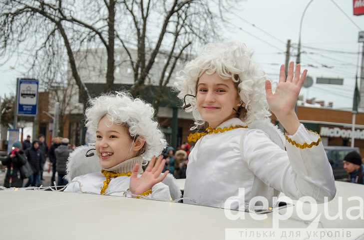 У Вінниці новорічним парадом дали старт новорічним святам  - фото 8