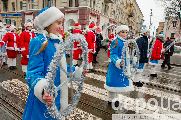 У Вінниці новорічним парадом дали старт новорічним святам  - фото 7