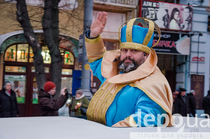 У Вінниці новорічним парадом дали старт новорічним святам  - фото 18