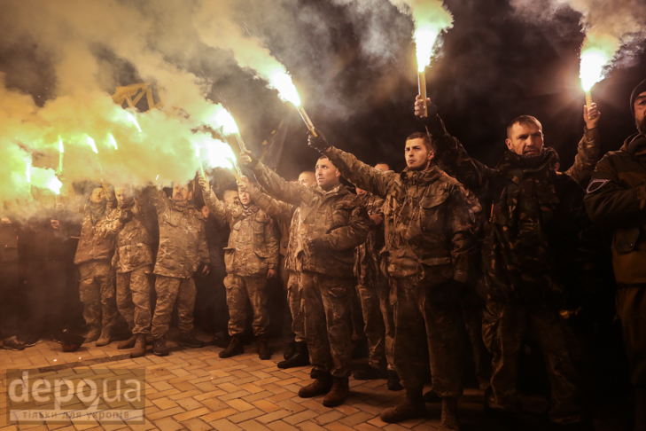 Як "Азов" із фаєрами і петардами пройшов "Маршем нації" - фото 27