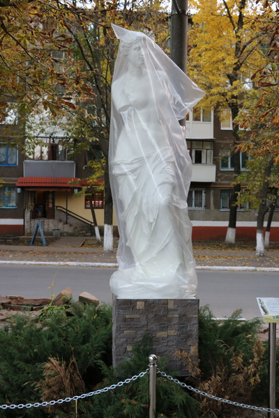 На одній з вулиць Краматорська з'явилася Венера Мілоська (ФОТО) - фото 3