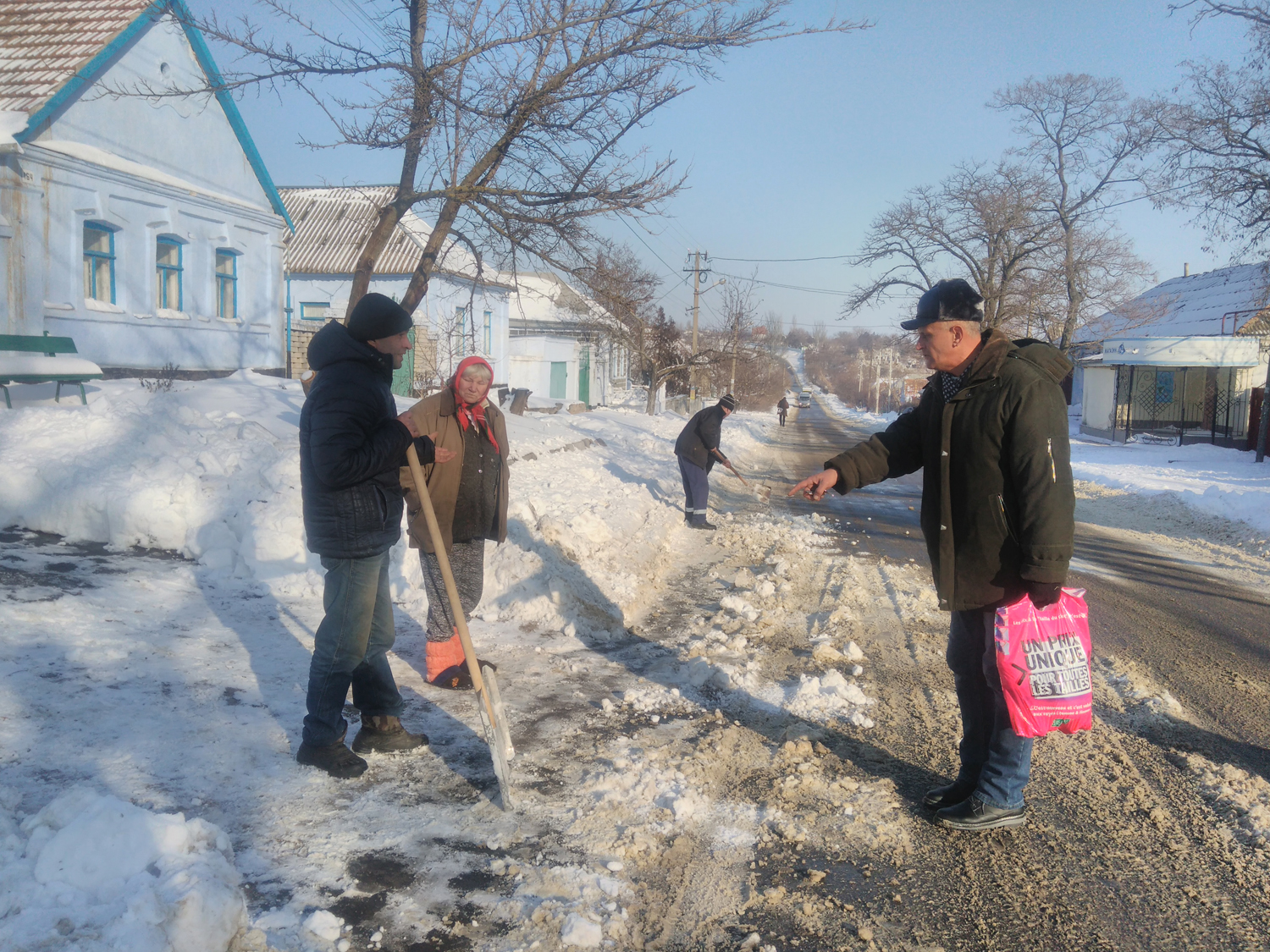У Матвіївці оштрафували порушників, які викидали сніг на дорогу