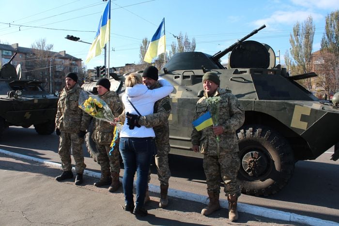 В Маріуполі День визволення України об’єднали з новосіллям військових (ФОТО, ВІДЕО) - фото 7