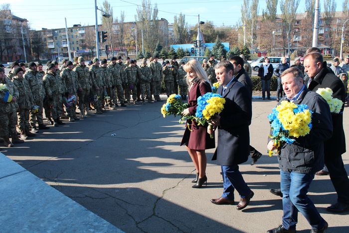 В Маріуполі День визволення України об’єднали з новосіллям військових (ФОТО, ВІДЕО) - фото 9