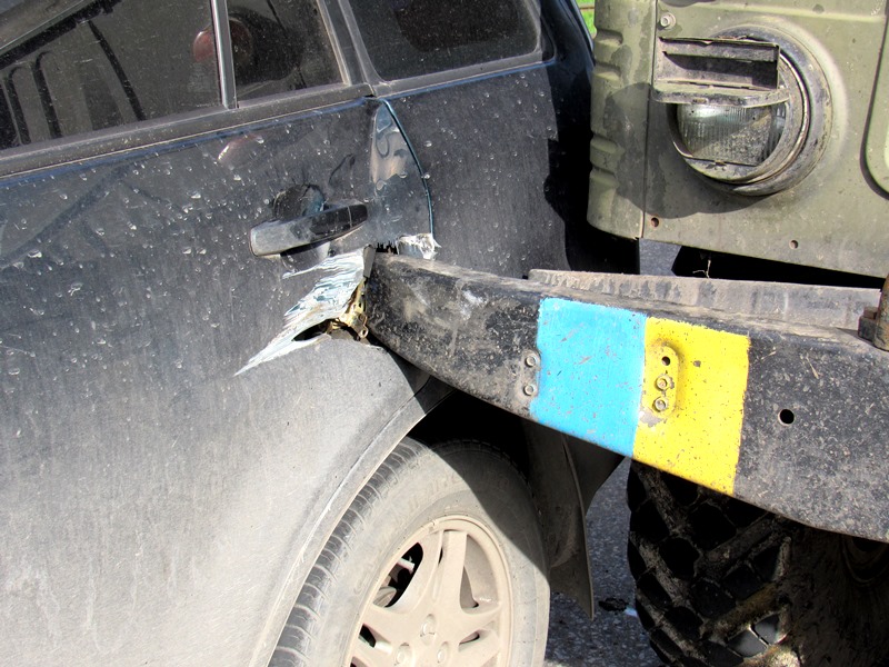 У Краматорську військова вантажівка протаранила легковик (ФОТО) - фото 3