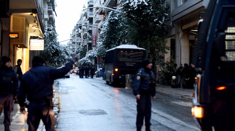 У Греції обстріляли автобус з поліцейськими  - фото 4