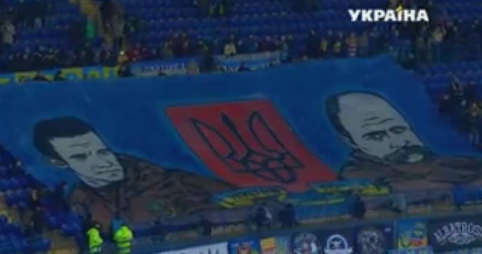 "Два Шевченки" - вболівальники розгорнули крутий банер на трибунах в Харкові - фото 1