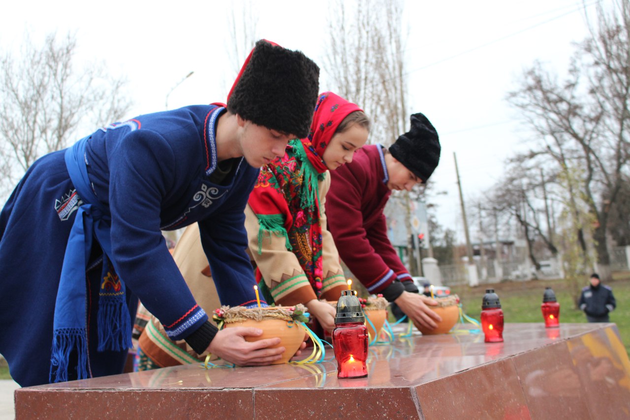 Миколаївці запалили свічки пам'яті жертв Голодомору