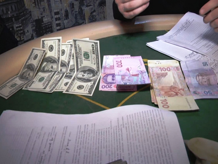 В Одесі правоохорнці викрили покер-клуб на дому (ФОТО; ВІДЕО) - фото 3