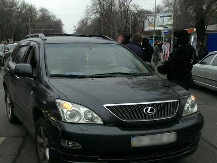 В Одесі поліцейські та "екс-копи" вимагали гроші від переселенки з Луганщини (ФОТО; ВІДЕО) - фото 3