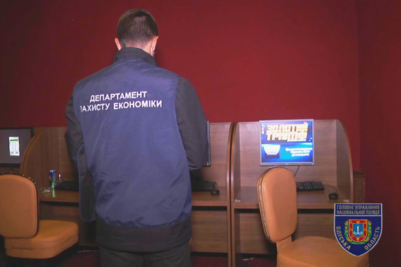 В Одесі "накрили" два нелегальних казино (ФОТО,  ВІДЕО) - фото 2