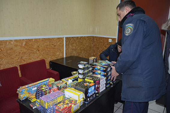 Миколаївська поліція вилучила у підприємця "нелегальних" петард на 40 тисяч грн