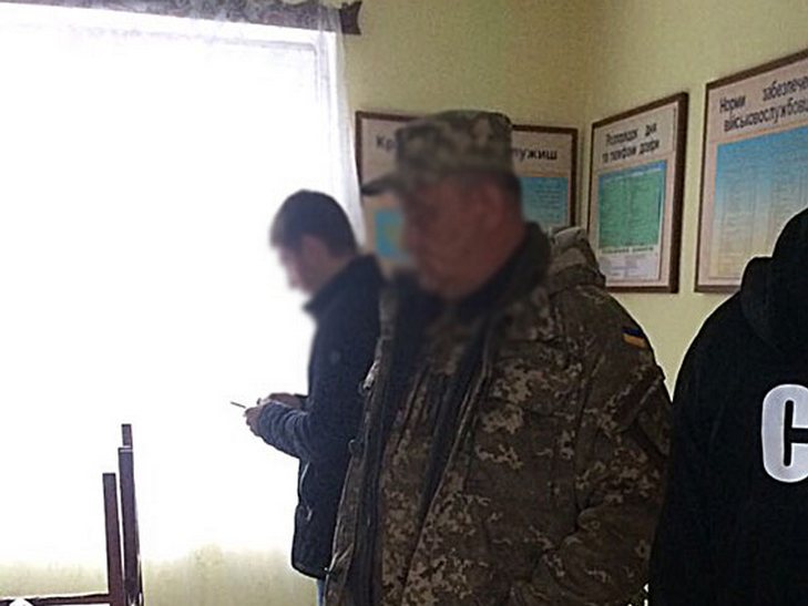 На Одещині на хабарі затримали військового (ФОТО) - фото 1