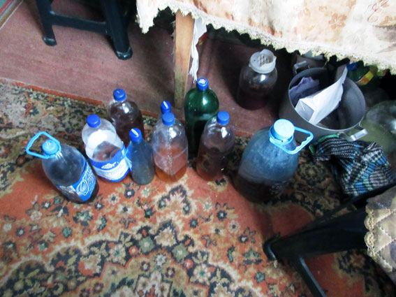 У "неврахованого" наркомана на Харківщині виявили запаси опію (ФОТО)  - фото 1