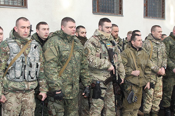 Батальйон "Вінниця" повернувся з зони АТО з новими чотирилапими друзями - фото 1
