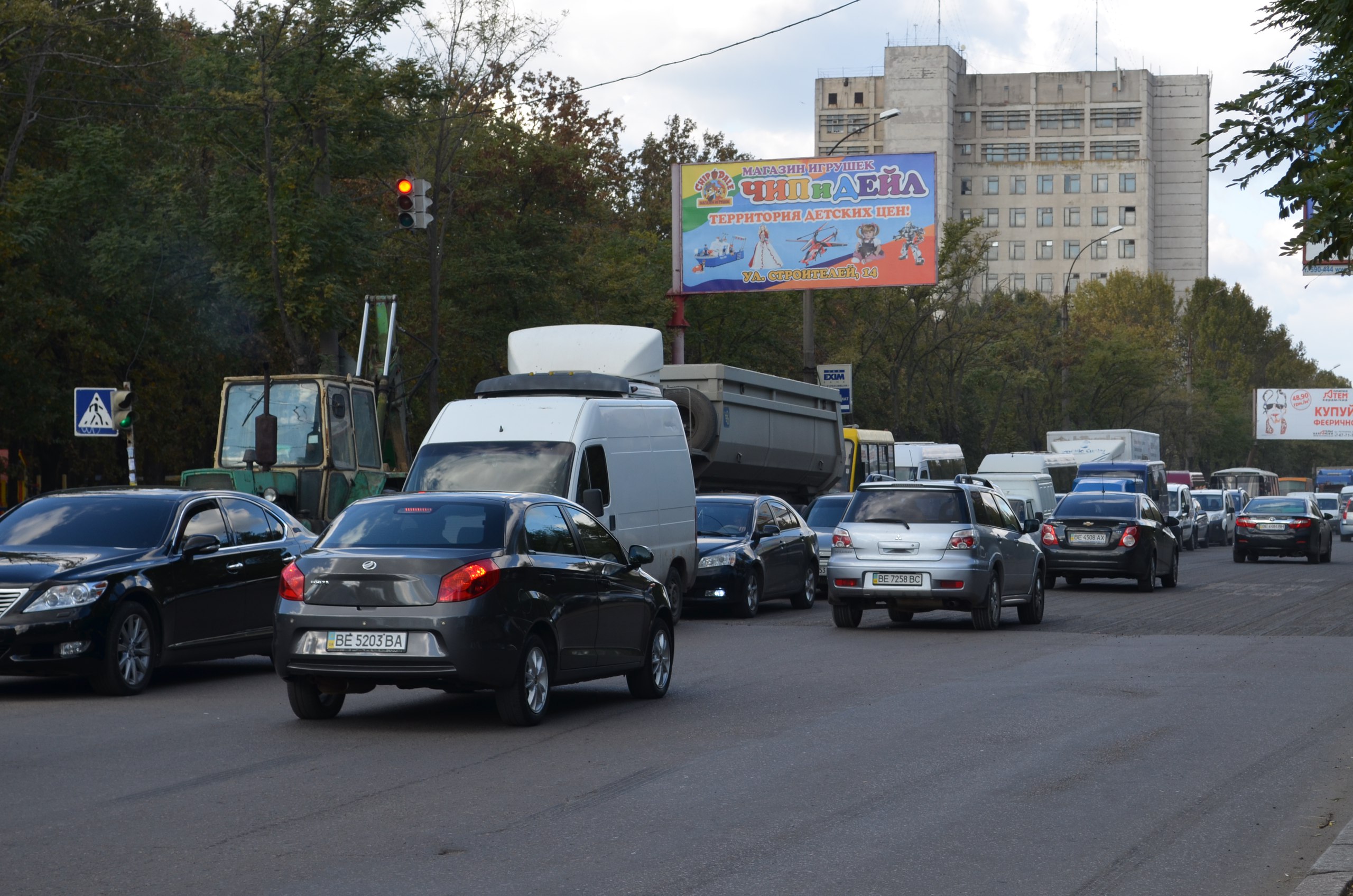 У Миколаєві через ремонт дороги утворився затор на Широкобальському мосту