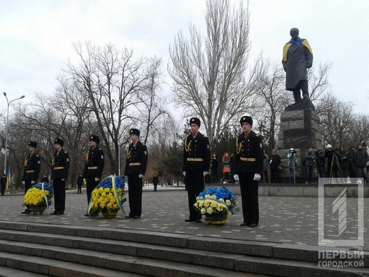 В Одесі у День соборності України поклали квіти біля пам'ятника Кобзаря (ФОТО) - фото 1