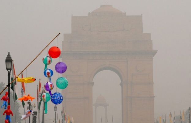 Індію потерпає від смогу: школи закриті, люди сидять вдома (ФОТО) - фото 5