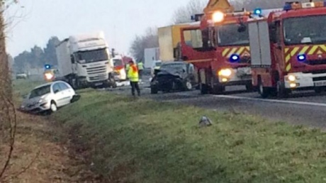 Масштабне ДТП у Франції: Зіткнулося 50 автомобілів, є загиблі та поранені - фото 1