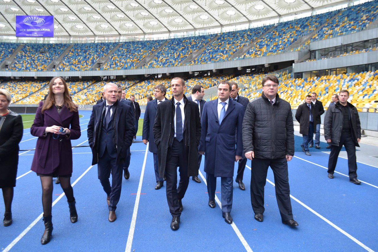 Як президент УЄФА розгулював "Олімпійським" - фото 2