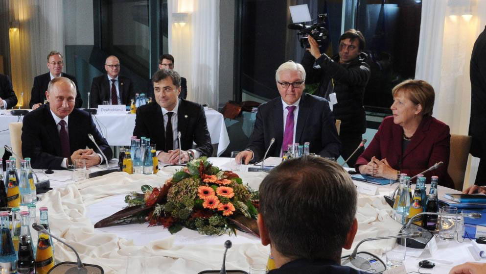 Bild: Чому цей путінський кат сидів за одним столом з Меркель? - фото 1