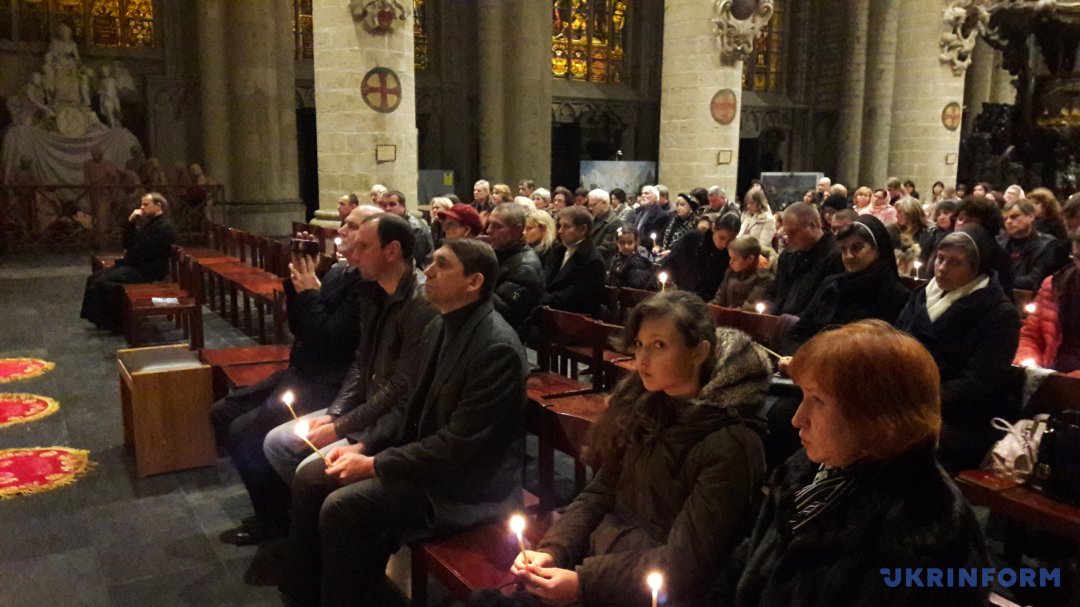Як у Брюсселі молилися за жертв Голодоморів в Україні - фото 1