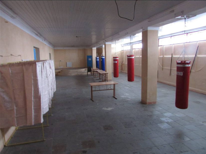 На Дніпропетровщині встановили "боксерські" кабінки для голосування - фото 1