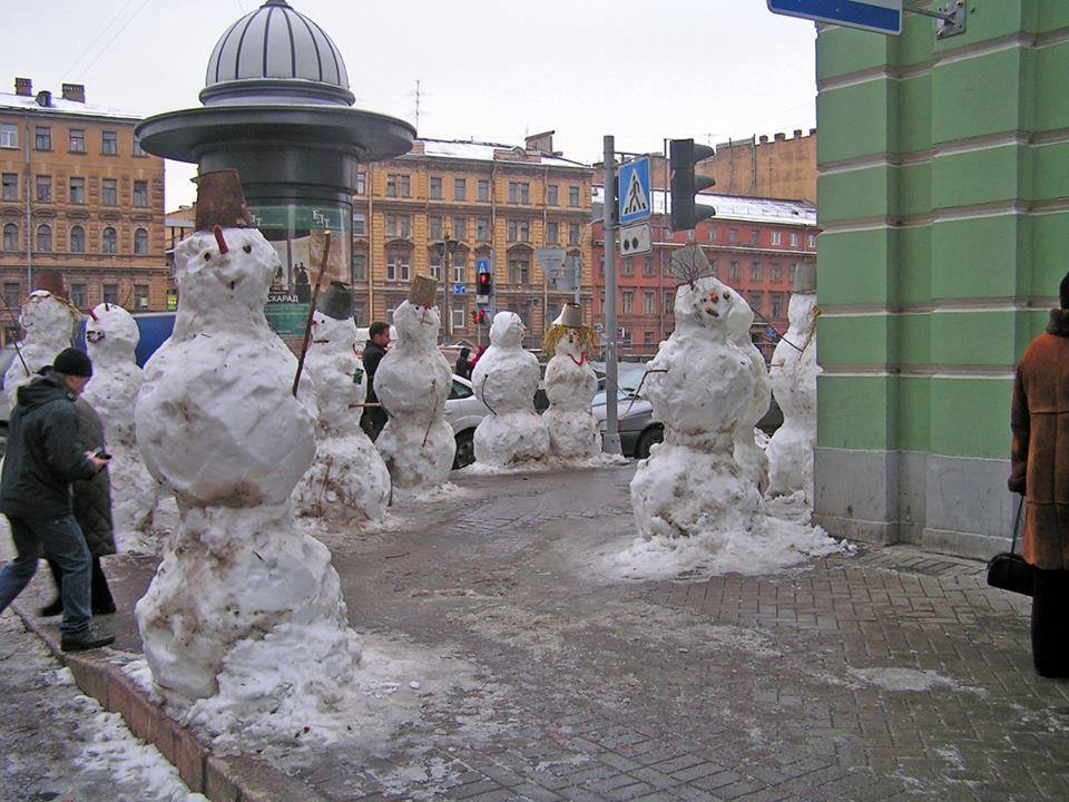 У Петербурзі влаштували несанкціонований мітинг сніговиків - фото 1