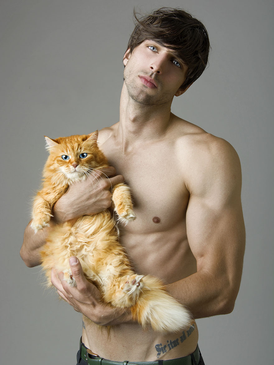 Сексуальні оголені чоловіки і котики: наймиліша фотосесія підірвала мережу - фото 1