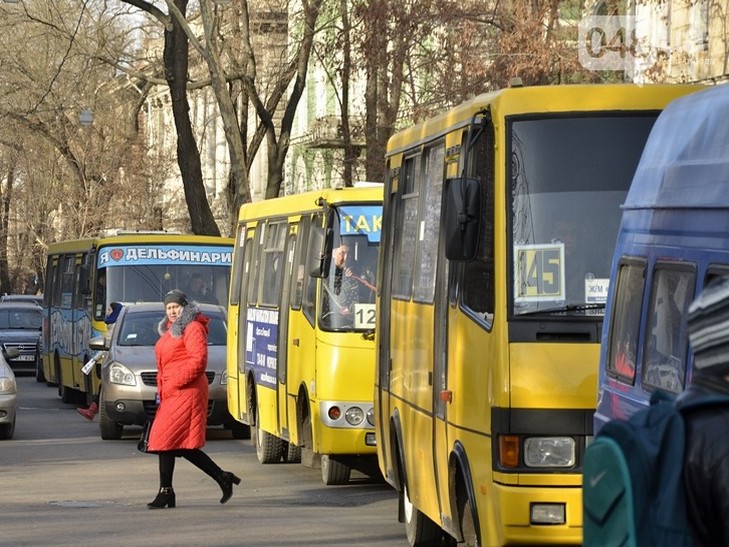 В Одесі студенти ОНУ ім. Мечникова перекрили дорогу (ФОТО) (ВІДЕО) - фото 3