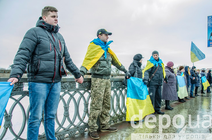 Вінничани відзначили День Соборності "ланцюгом єднання"  - фото 1