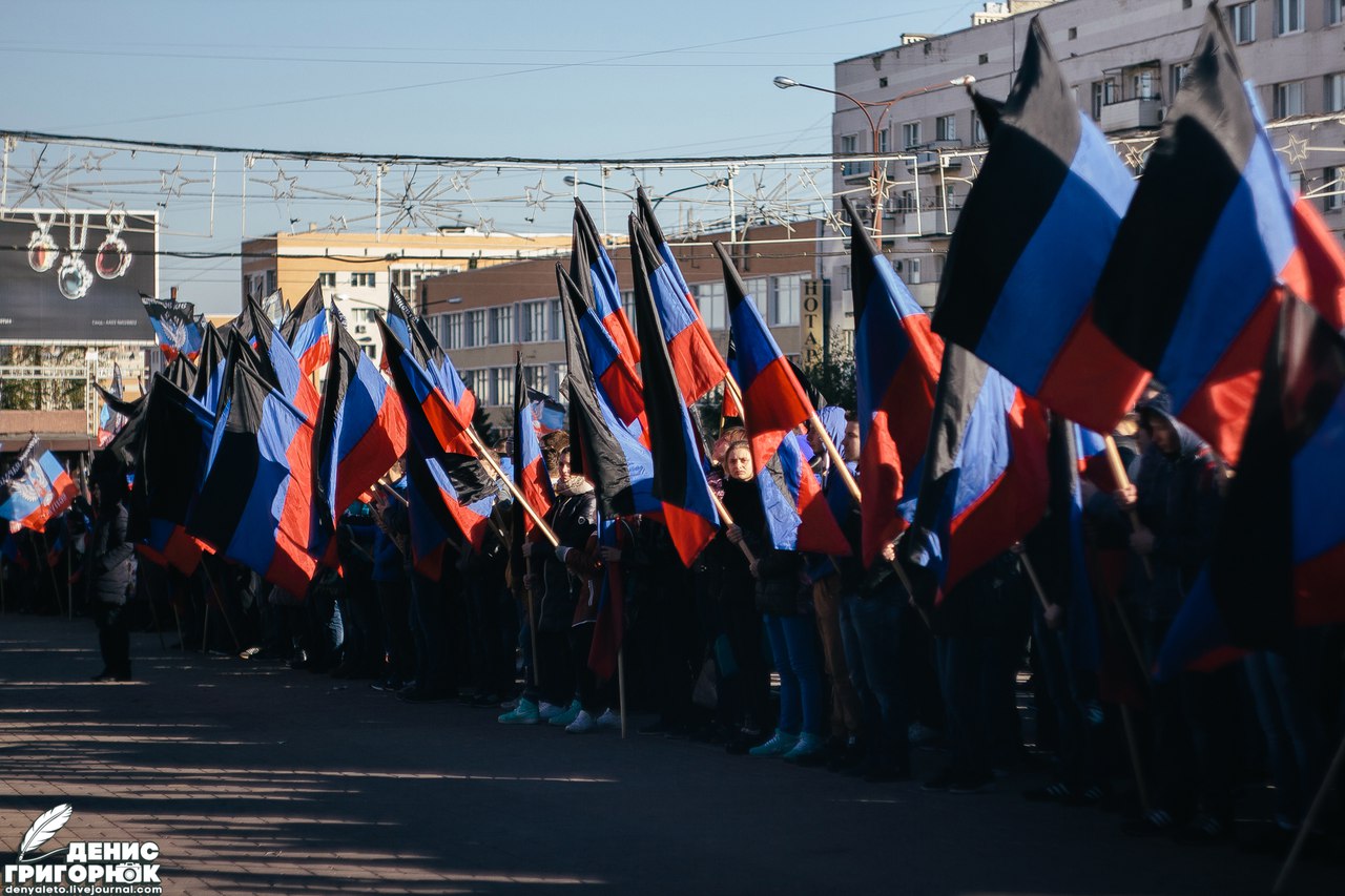 Як на окупованій Донеччині виганяють дітей "святкувати" день прапора "ДНР" (ФОТО) - фото 5