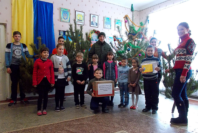 Харківські гвардійці привезли свято дітям з АТО (ФОТО)  - фото 2