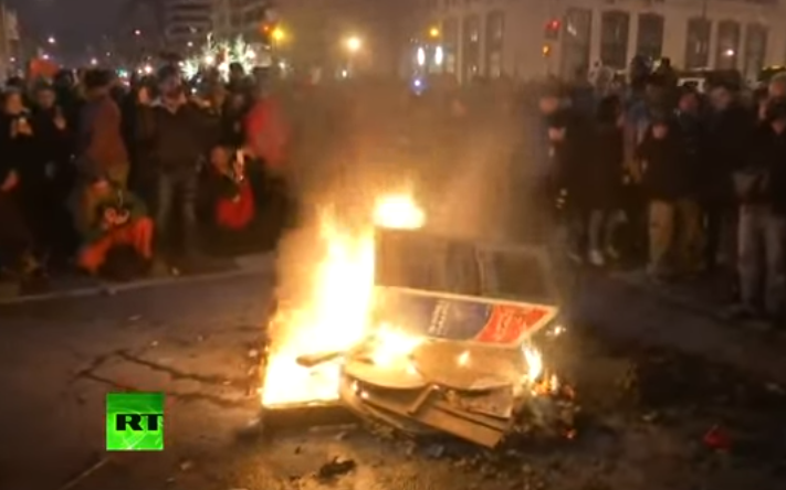 Протестувальники у Вашингтоні вже палять вогнища - фото 1