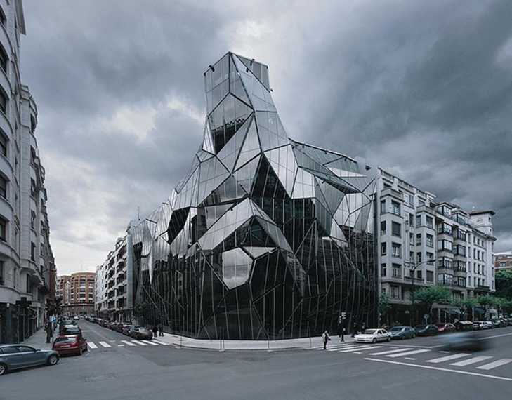 "Резиденції зла": 15 моторошних та чудернацьких будівель світу - фото 8