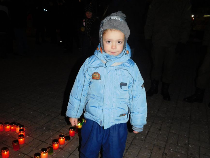 В Сумах запалили свічки на вшанування пам’яті жертв Голодомору - фото 10