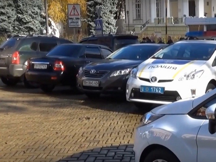 Автохами Одеси: Поліція сама сатє автохамами (ФОТО, ВІДЕО) - фото 2