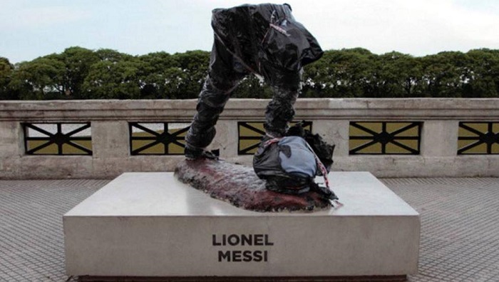 В Аргентині зруйнували пам'ятник Мессі - фото 1