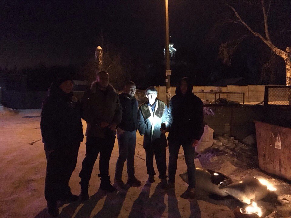 Харківські "азовці" спалили мак, який відібрали у наркоманів (ФОТО)  - фото 1