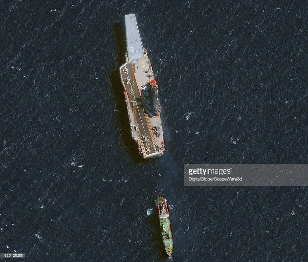 "Авіаносець" став плотом: російського "Адмірала Кузнєцова" тягнуть через Середземне море - фото 1