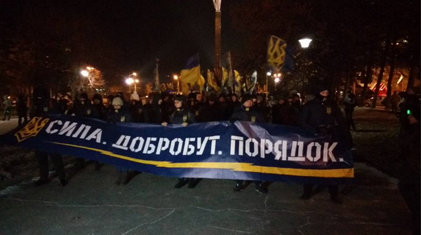 У Дніпрі масштабний Марш Гідності рухається до управління обласної поліції - фото 2