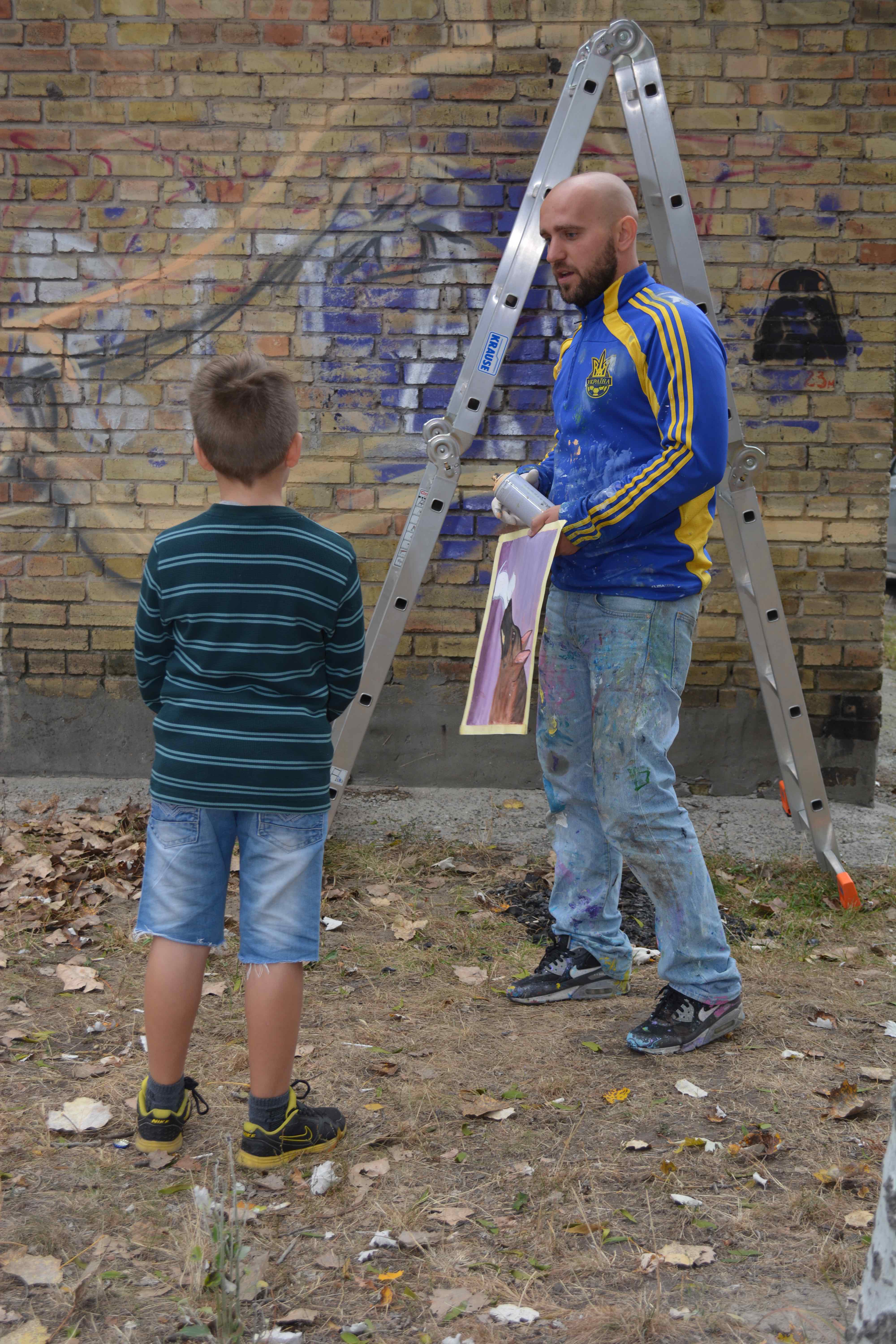  Стріт-арт художники провели у Києві майстер-клас для "вуличних" дітей  - фото 1