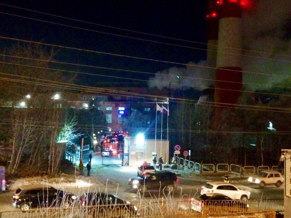 У Мурманську вибухнула електропідстанція: всі сили кинули проти вогню (ФОТО) - фото 1