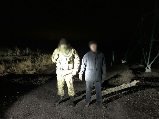 На Харківщині прикордонники показали, як затримали сепаратиста на кордоні з Росією (ФОТО) - фото 2
