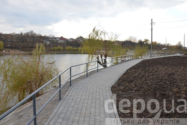 Алея, гойдалки і новий пірс - пляж на Олієжирі тепер не впізнати  - фото 1